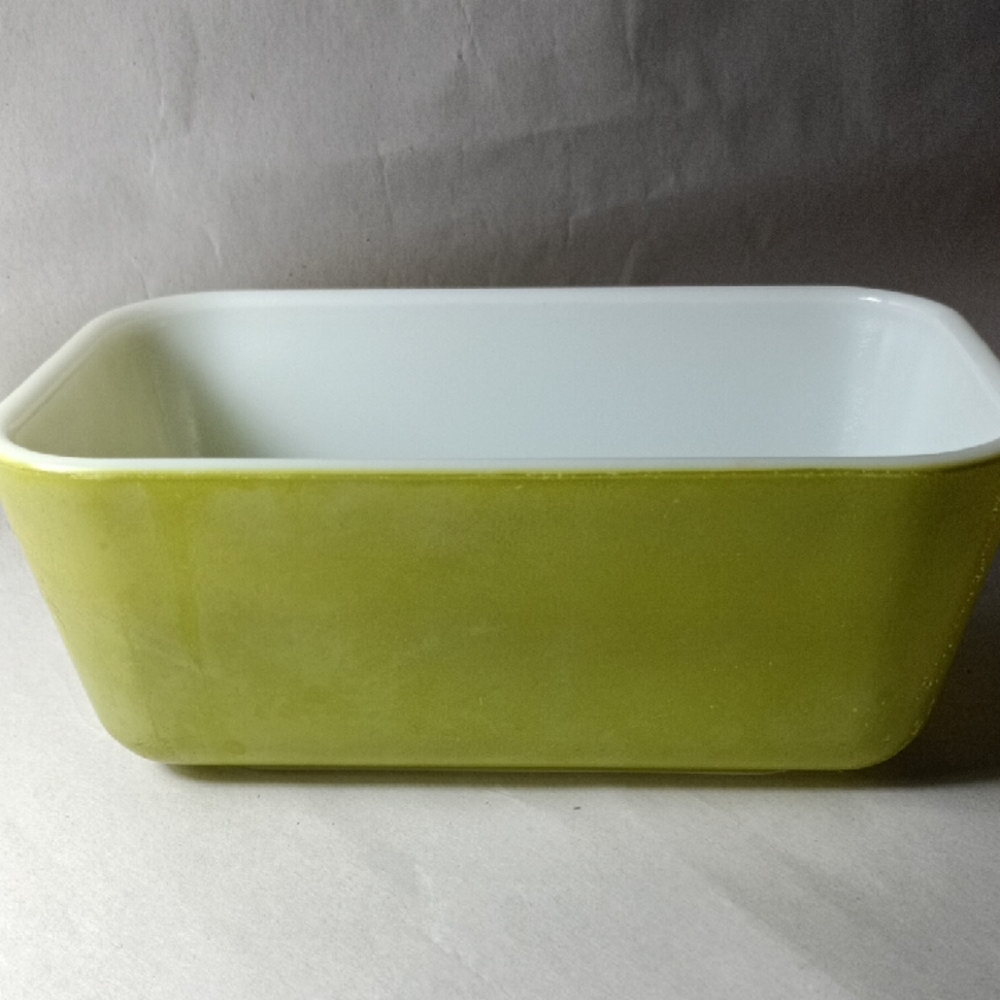 Vintage Pyrex Refrigerator/Casserole Dish #0502 Avocado Green